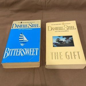 Lot of 2 Danielle Steel Books 📚 Bundle your likes for a special deal📚